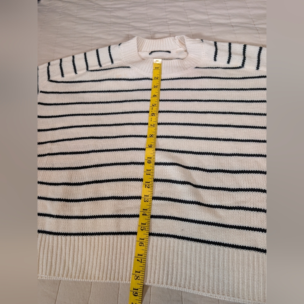 T Tahari Black and Cream Striped Sweater. Women's Size XL - Picture 7 of 10